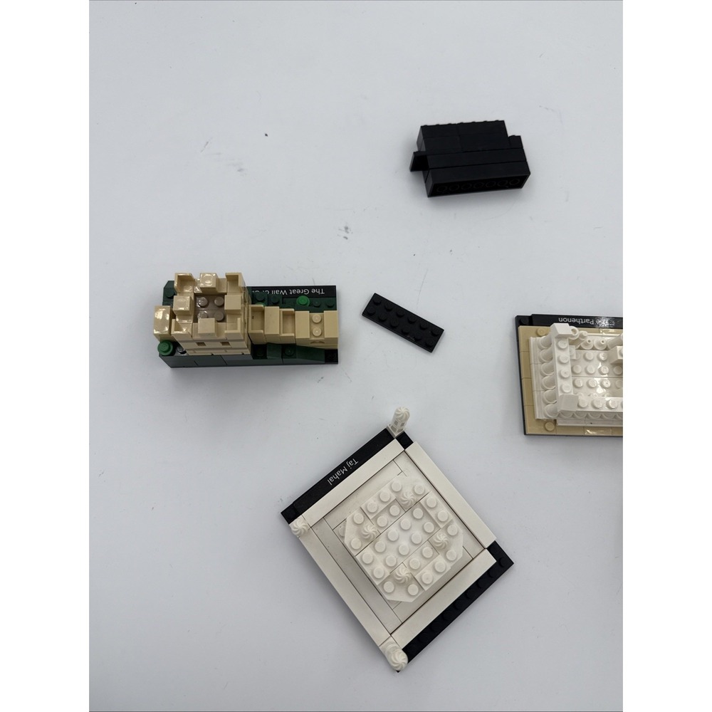 LEGO ARCHITECTURE: World of Wonders (40585) VIP Exclusive Missing A Few Pieces - Picture 8 of 9